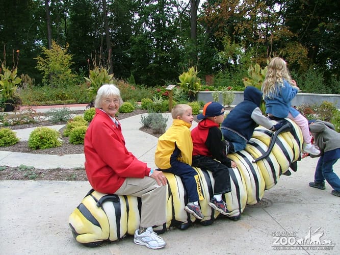 2005 - Volunteers at Akron Zoo trip (2)