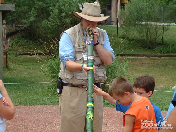 Interpreter with a Didgeridoo