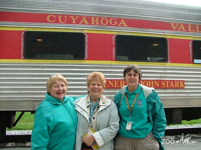 2205 - Volunteers at Akron Zoo trip